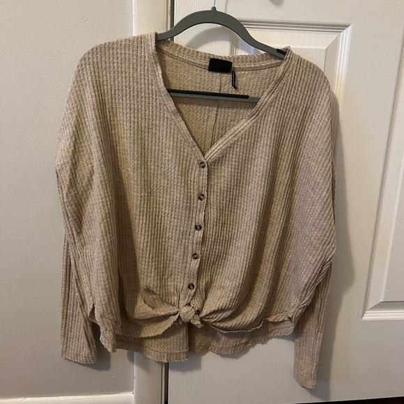 Urban Outfitters, tan waffle button up long sleeve with tie front, size XS - Picture 2 of 4